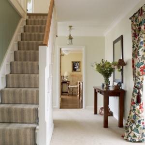 Come scegliere il design del corridoio in una casa privata?