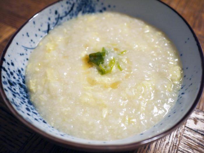 Rapporto di acqua e riso per guarnire e porridge