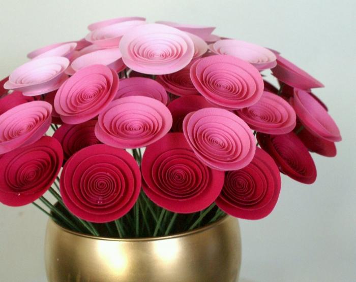 Un fiore di carta è una decorazione elegante che puoi farti!