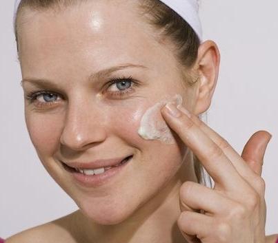 Glicerina e vitamina E per il viso: prenditi cura della bellezza e della giovinezza della pelle